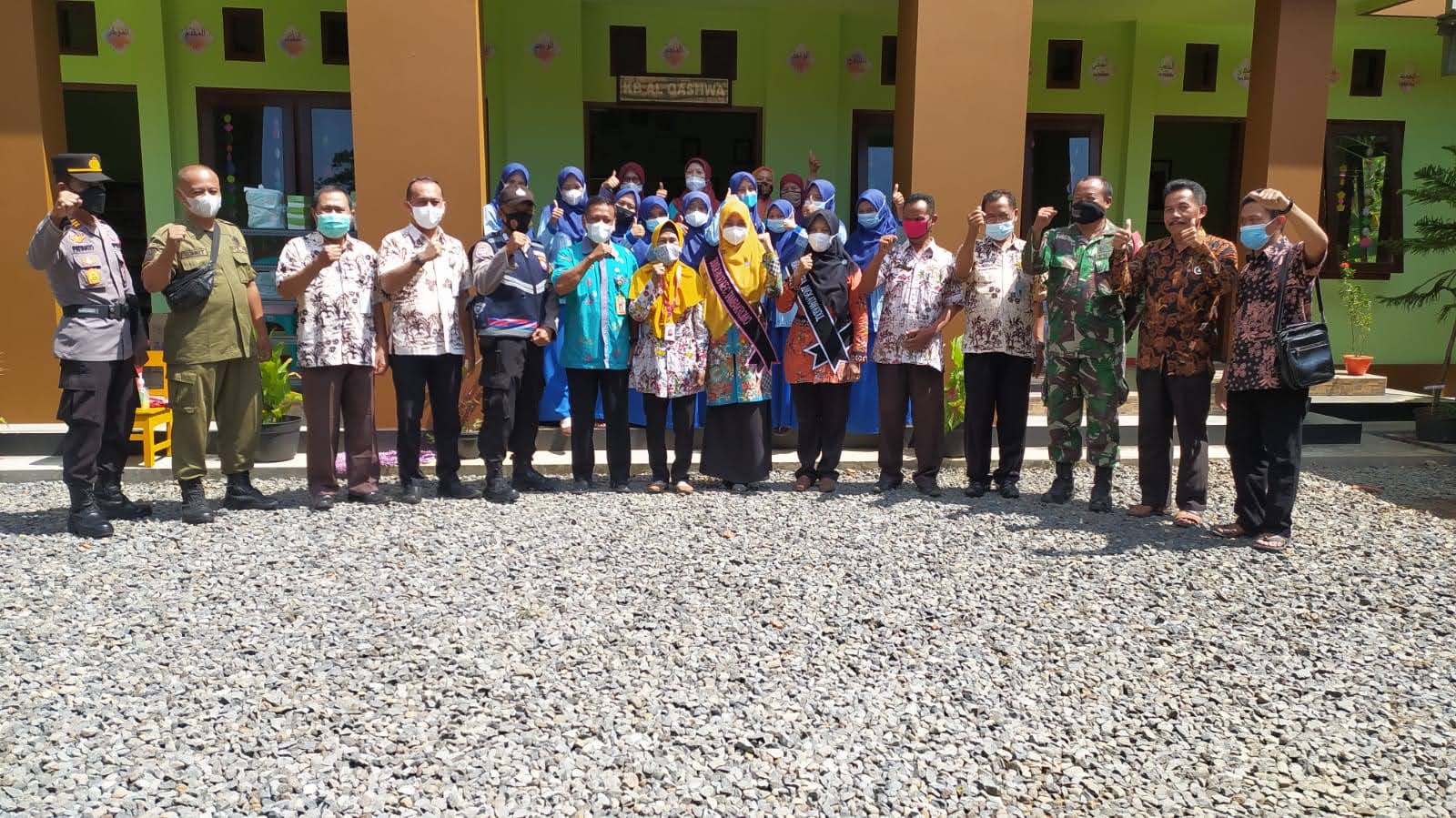 Foto Bersama Tim Juri dan Tamu Undangan